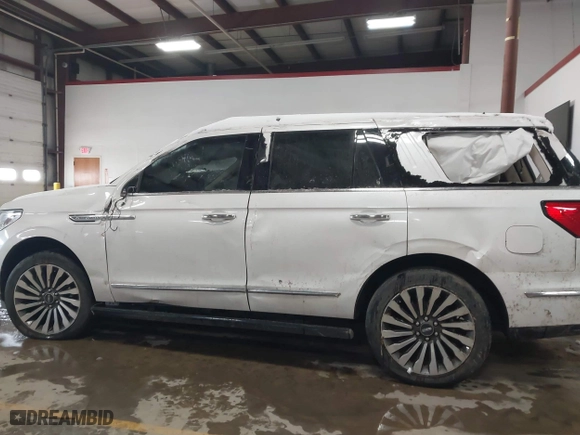 2019 Lincoln Navigator Reserve with VIN 5LMJJ2LT1KEL25094, listed as a IAAI auction lot 41258495 with 63,139 mi miles. Bid and sale history available at carsss.com. Image 14.