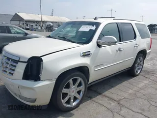 2013 Cadillac Escalade z VIN 1GYS4EEJ1DR298114, wystawiony jako IAAI lot #42374071 z przebiegiem 146 433 mil mil oraz . Historia ofert i sprzedaży dostępna na DreamBid. Obrazek 2.
