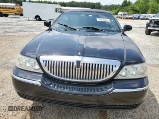 2004 Lincoln Town Car Executive z VIN 1L1FM81W54Y674245, wystawiony jako Copart lot #59638315 z przebiegiem 183 637 mil mil oraz Czysty tytuł • Clean title. Historia ofert i sprzedaży dostępna na DreamBid. Obrazek 5.