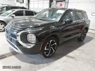 2024 Mitsubishi Outlander SE with VIN JA4J4VA82RZ013815, listed as a IAAI auction lot 41851733 with 35,084 mi miles. Bid and sale history available at carsss.com. Image 2.