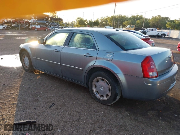 2007 Chrysler 300 Touring with VIN 2C3LA53G17H692540, listed as a IAAI auction lot 42021040 with 173,117 mi miles and . Bid and sale history available at carsss.com. Image 3.