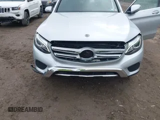 2017 Mercedes-Benz GLC 300 z VIN WDC0G4KB8HV010270, wystawiony jako IAAI lot #42355607 z przebiegiem 61 327 mil mil oraz . Historia ofert i sprzedaży dostępna na DreamBid. Obrazek 6.