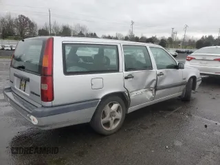 1994 Volvo 850 с VIN YV1LW5713R2054590, выставлен на аукционе Copart как лот 84701084 с пробегом 187 326 миль миль и Списание • Salvage title. История ставок и продаж доступна на DreamBid. Изображение 3.