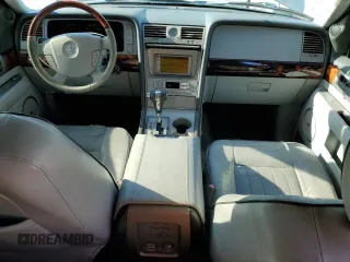 2006 Lincoln Navigator Luxury with VIN 5LMFU27576LJ27128, listed as a Copart auction lot 70362034 with 174,518 mi miles and Salvage Title. Bid and sale history available at carsss.com. Image 8.