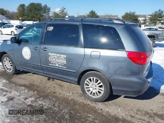 2007 Toyota Sienna XLE with VIN 5TDZK22C27S035151, listed as a IAAI auction lot 41380573 with 282,903 mi miles. Bid and sale history available at carsss.com. Image 3.