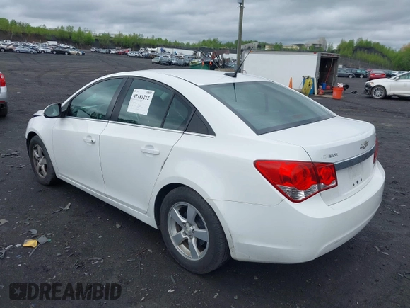2014 Chevrolet Cruze 1LT z VIN 1G1PC5SBXE7435942, wystawiony jako IAAI lot #42181212 z przebiegiem 113 476 mil mil oraz . Historia ofert i sprzedaży dostępna na DreamBid. Obrazek 3.