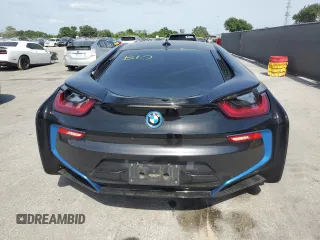 2016 BMW i8 z VIN WBY2Z2C58GV675009, wystawiony jako Copart lot #53946225 z przebiegiem 111 051 mil mil oraz Szkody całkowita. Historia ofert i sprzedaży dostępna na DreamBid. Obrazek 6.