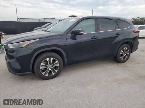 2022 Toyota Highlander XLE z VIN 5TDGZRAH4NS127982, wystawiony jako Copart lot #58969415 z przebiegiem 220 932 mil mil oraz Czysty tytuł • Clean title. Historia ofert i sprzedaży dostępna na DreamBid. Obrazek 1.