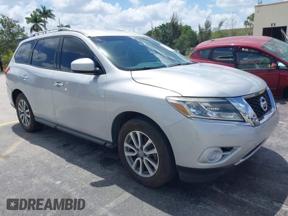 2016 Nissan Pathfinder SV with VIN 5N1AR2MN5GC647848, listed as a IAAI auction lot 42178328 with 155,942 mi miles. Bid and sale history available at carsss.com. Image 1.