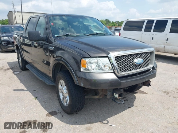 2006 Ford F-150 XLT with VIN 1FTPW14586KC82846, listed as a IAAI auction lot 42122120 with 247,622 mi miles and . Bid and sale history available at carsss.com. Image 1.