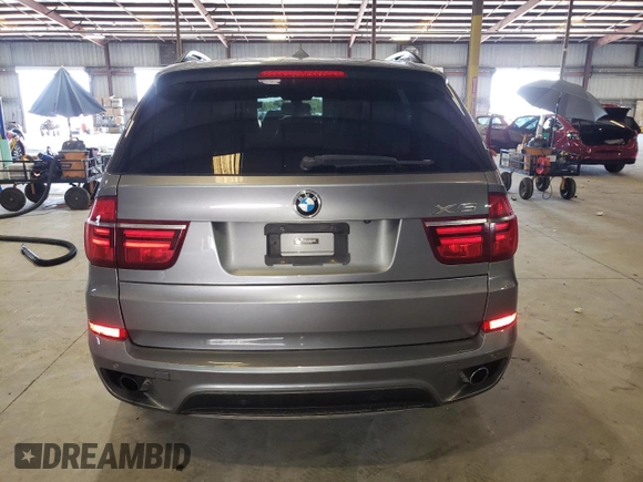 2012 BMW X5 35i z VIN 5UXZV4C5XCL767234, wystawiony jako Copart lot #64117285 z przebiegiem 187 969 mil mil oraz Czysty tytuł • Clean title. Historia ofert i sprzedaży dostępna na DreamBid. Obrazek 6.