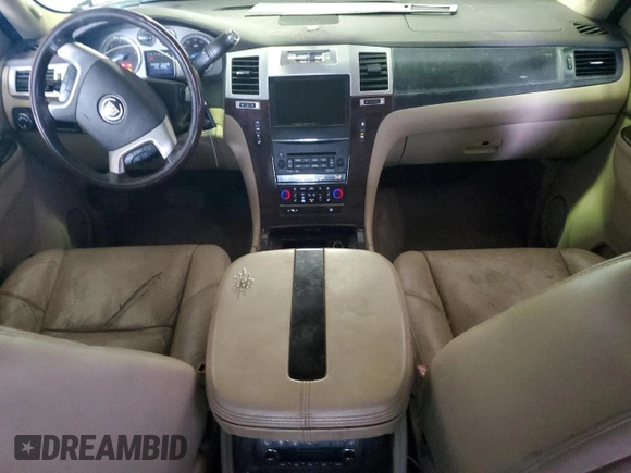 2011 Cadillac Escalade ESV Premium z VIN 1GYS4JEF0BR113052, wystawiony jako Copart lot #88556445 z przebiegiem 228 919 mil mil oraz Szkoda całkowita • Salvage title. Historia ofert i sprzedaży dostępna na DreamBid. Obrazek 8.