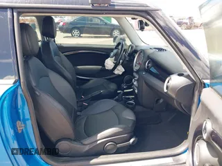 2010 MINI Hardtop S with VIN WMWMF7C51ATW89883, listed as a IAAI auction lot 42281047 with 121,847 mi miles and . Bid and sale history available at DreamBid. Image 5.