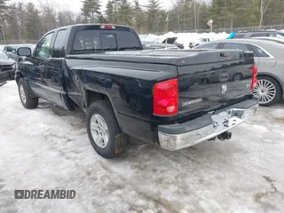 2005 Dodge Dakota SLT with VIN 1D7HE42K75S140168, listed as a IAAI auction lot 41581634 with 121,983 mi miles and . Bid and sale history available at carsss.com. Image 3.