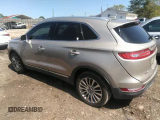 2015 Lincoln MKC z VIN 5LMCJ1A99FUJ41365, wystawiony jako IAAI lot #41985834 z przebiegiem 116 648 mil mil oraz . Historia ofert i sprzedaży dostępna na DreamBid. Obrazek 3.