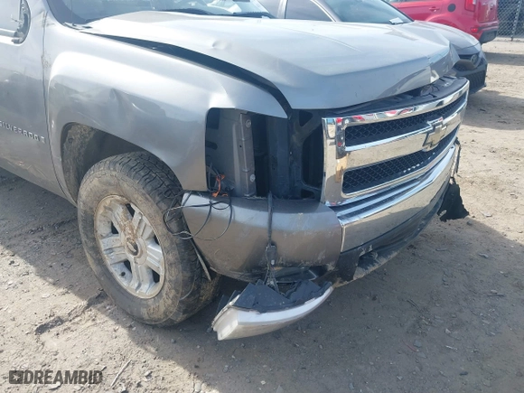 2007 Chevrolet Silverado 1500 LTZ with VIN 2GCEK13M071609477, listed as a IAAI auction lot 41042020 with 193,095 mi miles. Bid and sale history available at carsss.com. Image 17.