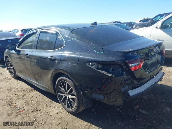 2021 Toyota Camry SE Nightshade with VIN 4T1G11AKXMU435555, listed as a IAAI auction lot 41444805 with 68,288 mi miles. Bid and sale history available at carsss.com. Image 3.
