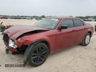 2008 Chrysler 300 C Hemi z VIN 2C3KA63HX8H281729, wystawiony jako Copart lot #51831955 z przebiegiem 217 551 mil mil oraz Szkoda całkowita • Salvage title. Historia ofert i sprzedaży dostępna na DreamBid. Obrazek 1.