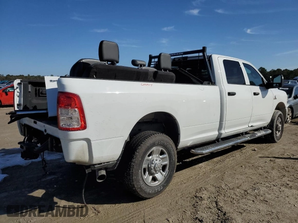 2024 Ram 2500 Tradesman z VIN 3C6UR5HL6RG253486, wystawiony jako Copart lot #43462095 z przebiegiem 34 638 mil mil oraz Szkoda całkowita • Salvage title. Historia ofert i sprzedaży dostępna na DreamBid. Obrazek 3.
