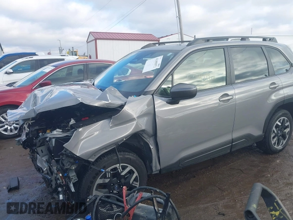 2025 Subaru Forester Premium z VIN JF2SLDDC1SH455666, wystawiony jako IAAI lot #41495573 z przebiegiem 4 383 mil mil oraz . Historia ofert i sprzedaży dostępna na DreamBid. Obrazek 14.