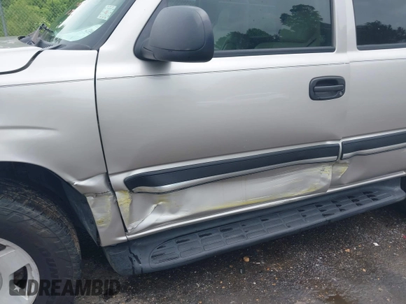 2004 Chevrolet Tahoe LT z VIN 1GNEC13Z74R233346, wystawiony jako IAAI lot #42095020 z przebiegiem 123 257 mil mil oraz . Historia ofert i sprzedaży dostępna na DreamBid. Obrazek 6.