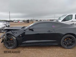 2019 Chevrolet Camaro 1SS z VIN 1G1FF1R70K0111514, wystawiony jako IAAI lot #41924277 z przebiegiem Nie podano mil oraz . Historia ofert i sprzedaży dostępna na DreamBid. Obrazek 14.