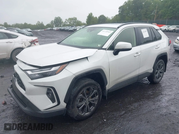 2023 Toyota RAV4 Hybrid XLE Premium z VIN JTMB6RFV3PD546700, wystawiony jako IAAI lot #42334903 z przebiegiem 53 853 mil mil oraz . Historia ofert i sprzedaży dostępna na DreamBid. Obrazek 17.