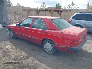 1992 Mercedes-Benz 190 z VIN WDBDA29DXNF899176, wystawiony jako IAAI lot #41829844 z przebiegiem 167 030 mil mil oraz . Historia ofert i sprzedaży dostępna na DreamBid. Obrazek 3.