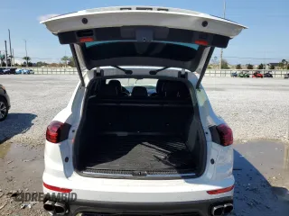 2015 Porsche Cayenne Turbo z VIN WP1AC2A21FLA81202, wystawiony jako Copart lot #45562605 z przebiegiem 72 979 mil mil oraz Szkoda całkowita • Salvage title. Historia ofert i sprzedaży dostępna na DreamBid. Obrazek 6.