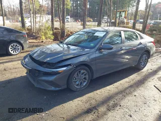2024 Hyundai Elantra SEL z VIN KMHLM4DGXRU832768, wystawiony jako IAAI lot #41826429 z przebiegiem 11 221 mil mil oraz . Historia ofert i sprzedaży dostępna na DreamBid. Obrazek 2.