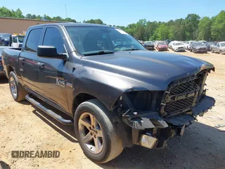 2017 Ram 1500 Express z VIN 3C6RR6KT7HG580045, wystawiony jako IAAI lot #42138921 z przebiegiem 84 610 mil mil oraz . Historia ofert i sprzedaży dostępna na DreamBid. Obrazek 1.