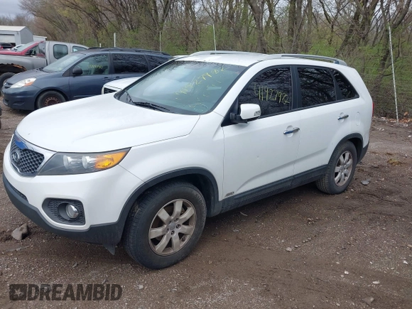 2012 Kia Sorento LX with VIN 5XYKTDA23CG272564, listed as a IAAI auction lot 41927982 with 205,556 mi miles. Bid and sale history available at carsss.com. Image 2.