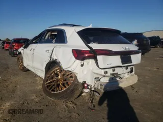 2019 Audi e-tron Premium Plus z VIN WA1LAAGE8KB023044, wystawiony jako Copart lot #65037782 z przebiegiem Nie podano mil oraz . Historia ofert i sprzedaży dostępna na DreamBid. Obrazek 3.