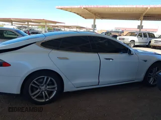 2013 Tesla Model S с VIN 5YJSA1CG8DFP22036, выставлен на аукционе IAAI как лот 41886249 с пробегом 125 477 миль миль и . История ставок и продаж доступна на DreamBid. Изображение 12.