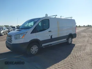2016 Ford Transit Cargo z VIN 1FTYR1ZM5GKA23390, wystawiony jako IAAI lot #42022649 z przebiegiem 110 658 mil mil oraz . Historia ofert i sprzedaży dostępna na DreamBid. Obrazek 16.