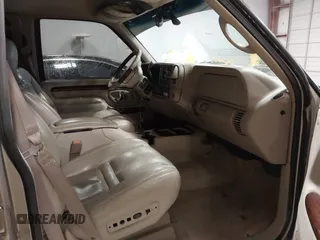 1999 Cadillac Escalade z VIN 1GYEK13RXXR413480, wystawiony jako IAAI lot #41552688 z przebiegiem 214 501 mil mil oraz . Historia ofert i sprzedaży dostępna na DreamBid. Obrazek 5.