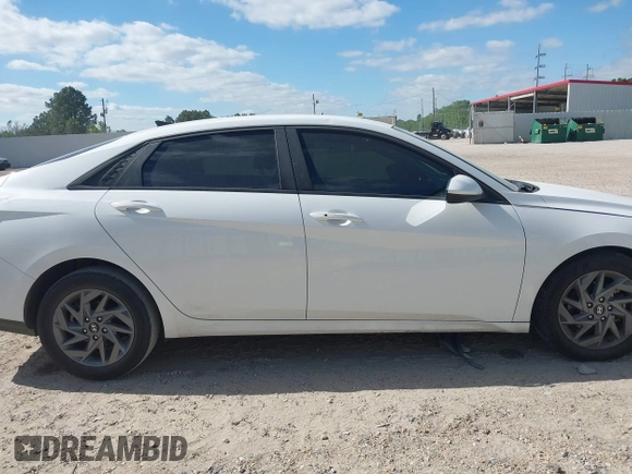 2024 Hyundai Elantra SEL с VIN KMHLM4DG4RU642352, выставлен на аукционе IAAI как лот 42020717 с пробегом 28 515 миль миль и . История ставок и продаж доступна на DreamBid. Изображение 13.