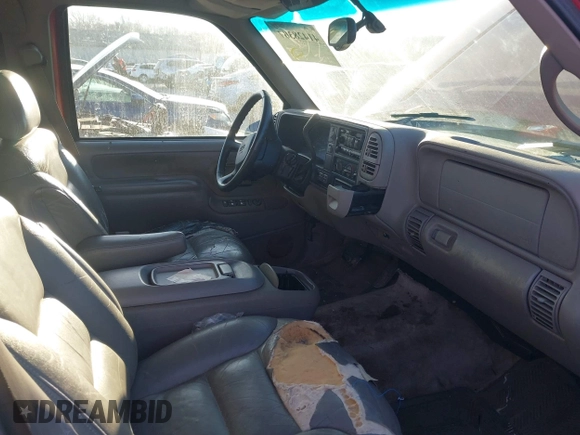 1999 Chevrolet Suburban with VIN 1GNGK26J8XJ377255, listed as a IAAI auction lot 41428307 with 250,000 mi miles. Bid and sale history available at carsss.com. Image 4.