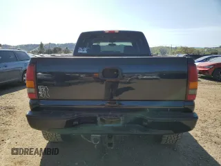 2005 GMC Sierra 1500HD SLT z VIN 1GTGK13U75F825082, wystawiony jako Copart lot #48814305 z przebiegiem 156 787 mil mil oraz Szkoda całkowita • Salvage title. Historia ofert i sprzedaży dostępna na DreamBid. Obrazek 6.