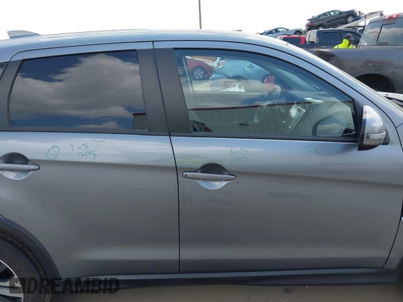 2024 Mitsubishi Outlander S z VIN JA4ARUAU3RU015370, wystawiony jako IAAI lot #42419186 z przebiegiem 26 526 mil mil oraz . Historia ofert i sprzedaży dostępna na DreamBid. Obrazek 13.