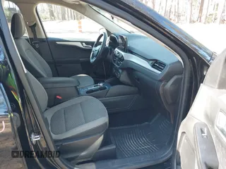 2020 Ford Escape SE z VIN 1FMCU0G6XLUA07056, wystawiony jako IAAI lot #41156940 z przebiegiem 103 707 mil mil oraz . Historia ofert i sprzedaży dostępna na DreamBid. Obrazek 5.