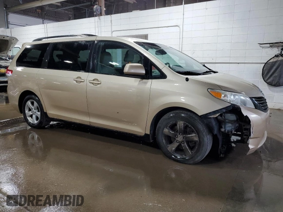 2014 Toyota Sienna LE AAS z VIN 5TDKK3DC7ES459300, wystawiony jako Copart lot #58664605 z przebiegiem 191 264 mil mil oraz Czysty tytuł • Clean title. Historia ofert i sprzedaży dostępna na DreamBid. Obrazek 4.