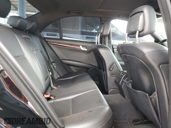 2014 Mercedes-Benz C 250 Sport z VIN WDDGF4HB7EG251001, wystawiony jako Copart lot #55901995 z przebiegiem 128 124 mil mil oraz Czysty tytuł • Clean title. Historia ofert i sprzedaży dostępna na DreamBid. Obrazek 10.