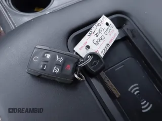 2020 Chevrolet Tahoe LT с VIN 1GNSCBKC1LR182348, выставлен на аукционе IAAI как лот 42321890 с пробегом 72 452 миль миль и . История ставок и продаж доступна на DreamBid. Изображение 11.