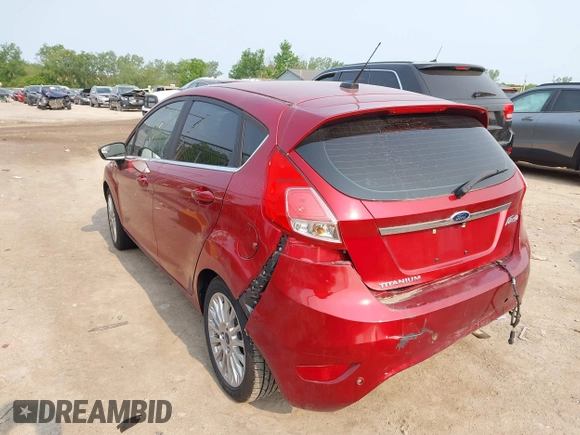 2015 Ford Fiesta Titanium z VIN 3FADP4FJ1FM171680, wystawiony jako IAAI lot #42383105 z przebiegiem 51 396 mil mil oraz . Historia ofert i sprzedaży dostępna na DreamBid. Obrazek 3.
