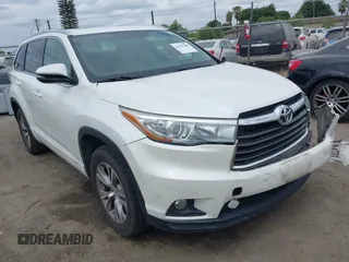 2015 Toyota Highlander XLE z VIN 5TDKKRFH0FS076120, wystawiony jako IAAI lot #42131646 z przebiegiem 117 623 mil mil oraz . Historia ofert i sprzedaży dostępna na DreamBid. Obrazek 1.