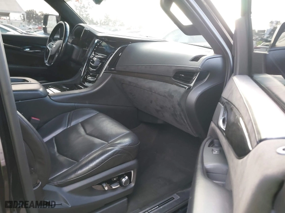 2018 Cadillac Escalade Platinum with VIN 1GYS4DKJ3JR200016, listed as a IAAI auction lot 41367220 with 105,043 mi miles. Bid and sale history available at carsss.com. Image 5.