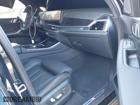 2024 BMW X5 xDrive40i z VIN 5UX23EU07R9V23529, wystawiony jako IAAI lot #41612999 z przebiegiem 18 886 mil mil oraz . Historia ofert i sprzedaży dostępna na DreamBid. Obrazek 5.