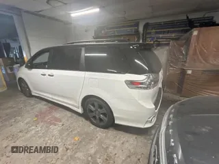 2018 Toyota Sienna SE with VIN 5TDXZ3DC1JS918378, listed as a Copart auction lot 62154135 with 110,087 mi miles and Salvage title. Bid and sale history available at DreamBid. Image 3.