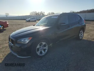 2015 BMW X1 sDrive28i with VIN WBAVM1C52FV315768, listed as a Copart auction lot 44970185 with 117,045 mi miles and Salvage Title. Bid and sale history available at carsss.com. Image 1.